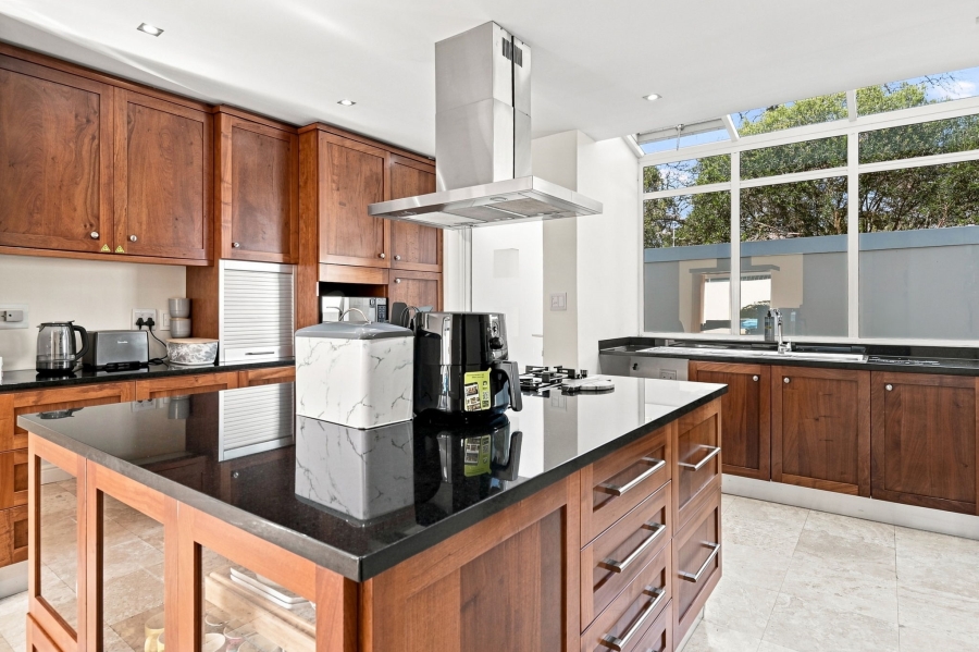 6 Bedroom Property for Sale in Newlands Western Cape